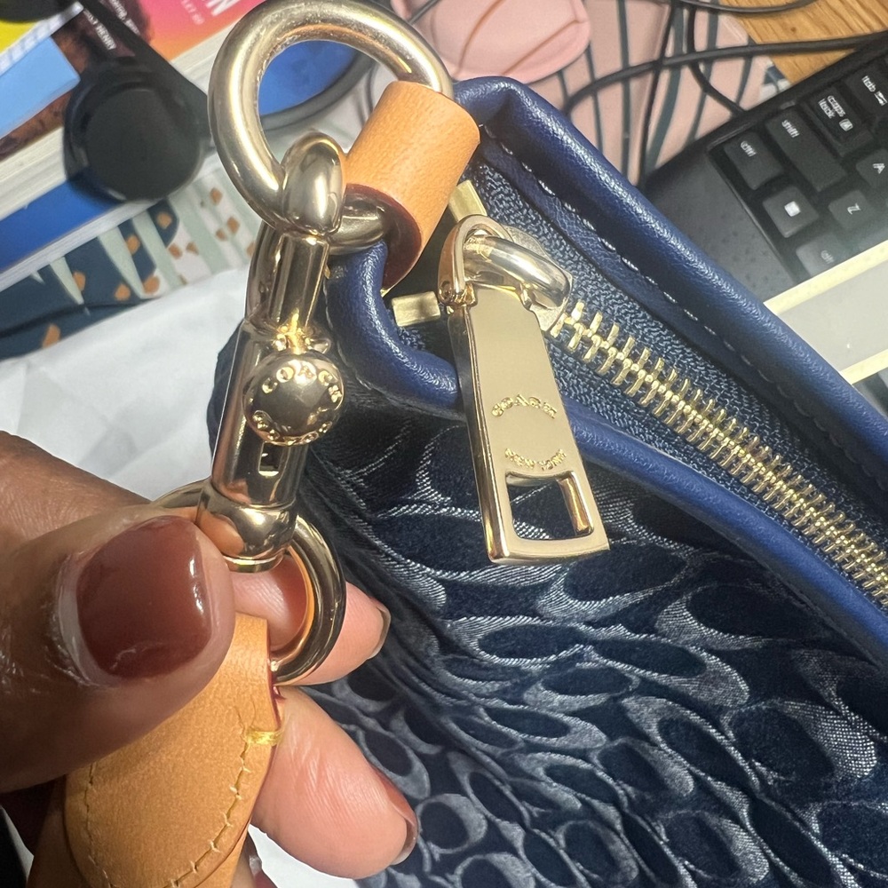 Coach Large Laurel Denim Signature Jacquard - Picture 5 of 9